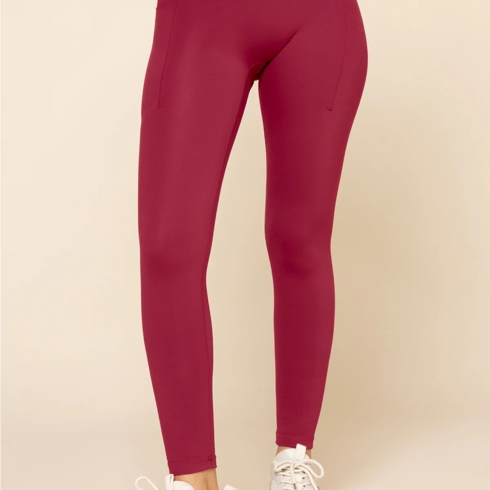 Crisscross Hourglass® Leggings with Pockets